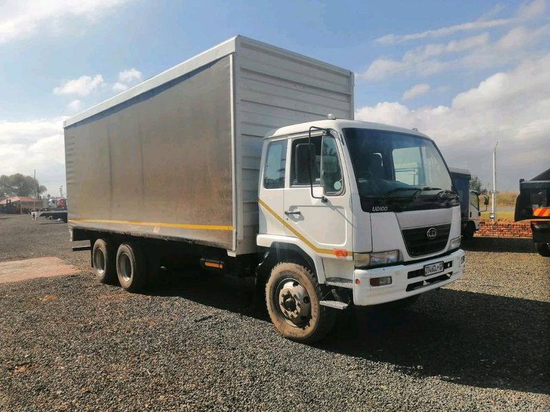 2012 Nissan UD100 Tag Axle 12 Ton Curtain Side Body Truck