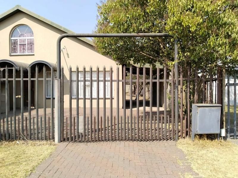 3 Bedroom House for sale in Bethal