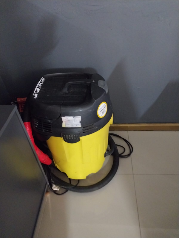 Karcher industrial wet and dry cleaner