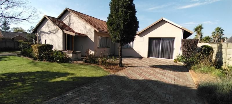 4 bedroom house for sale in Vaalpark