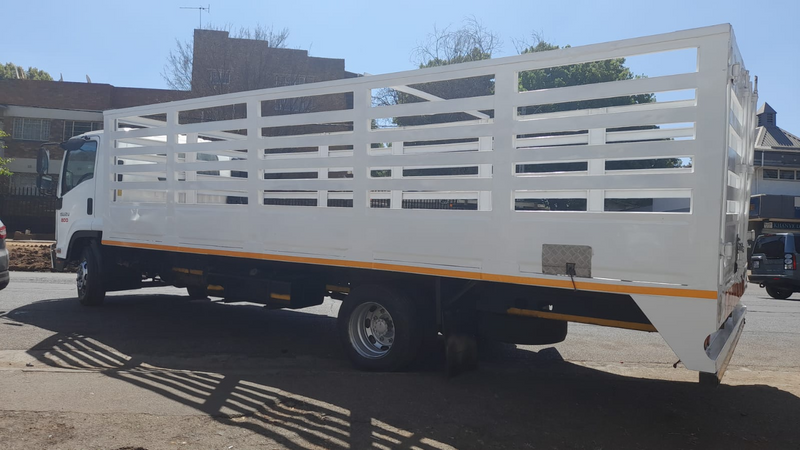 Isuzu ftr800 8ton cattle body in a mint condition for sale at an affordable price