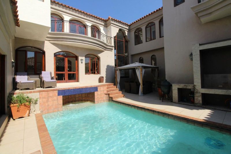 Charming Fully Furnished Immaculate 4 bedroom home in Dainfern Golf Estate