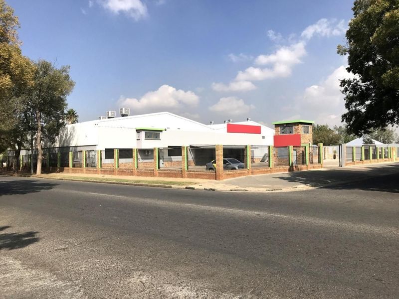 600 Sqm Warehouse/Factory To Rent in Boksburg North at R30,000.00 p/Month