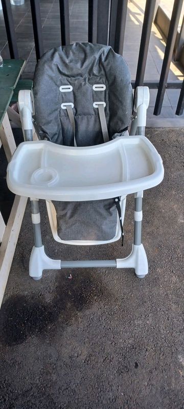 Baby feeding high chair
