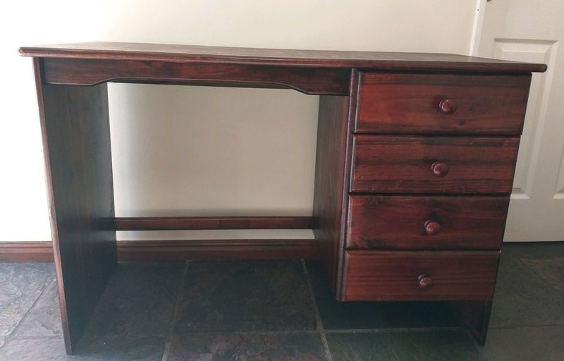Desk with 4 drawers