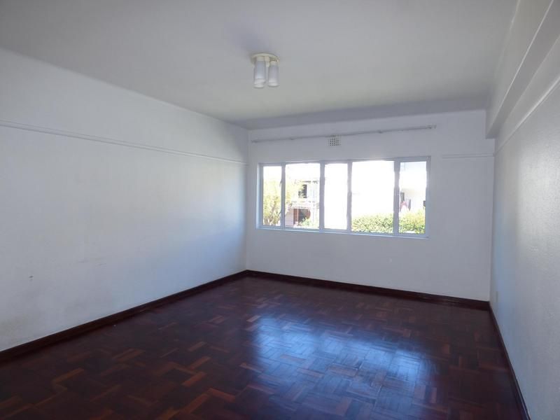 FIRST FLOOR ONE BEDROOM APARTMENT IN GARDENS 62SQM *** WITH LOCK UP GARAGE.