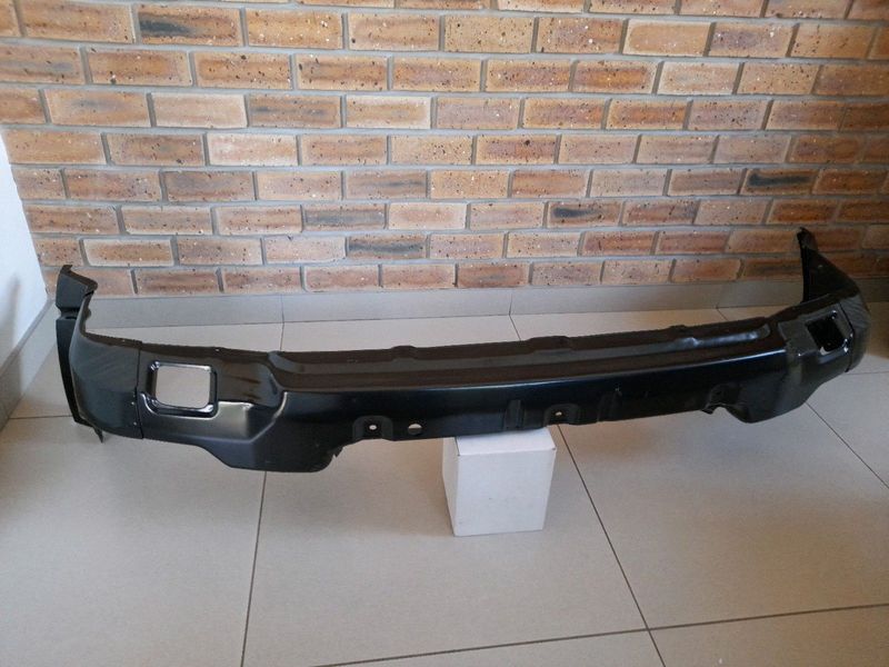 NISSAN HARDBODY NP300 4WD  BRAND NEW FRONT BUMPERS REINFORCEMENT FORSALE R2650