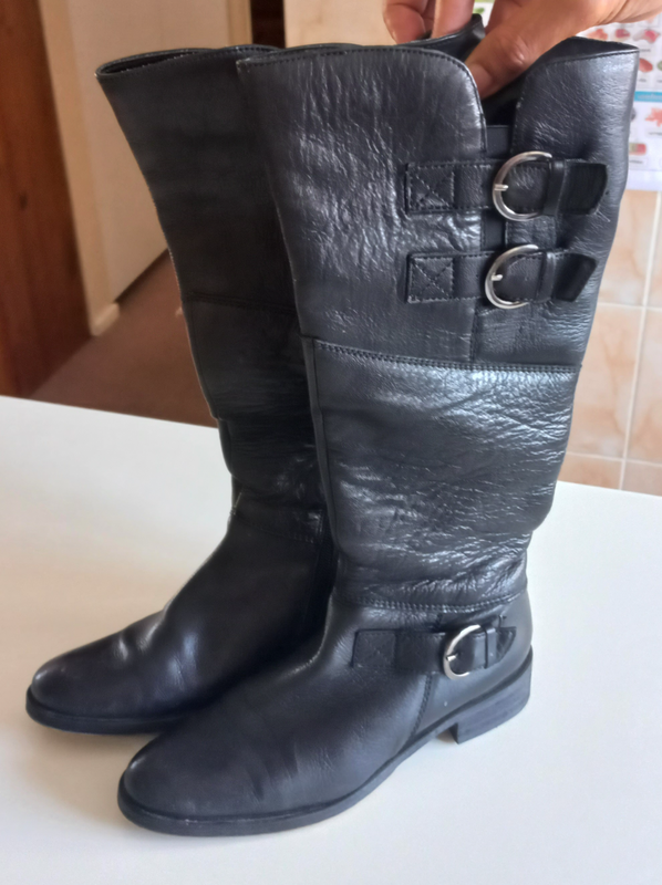 Leather Boots - EXCELLENT CONDITION (Woolworths)