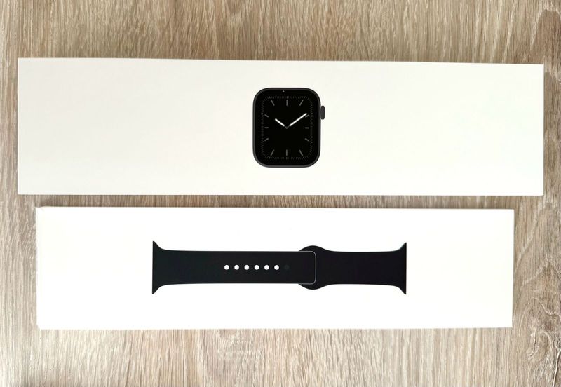 Apple Watch Series 5 - 40mm Aluminium Space Grey