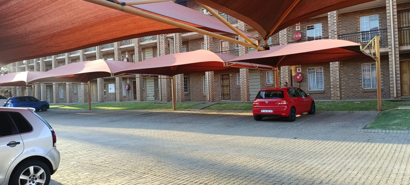 Stunning ground floor 2 bedroom townhouse to rent in in Boksburg Pebbles Complex for R5500pm