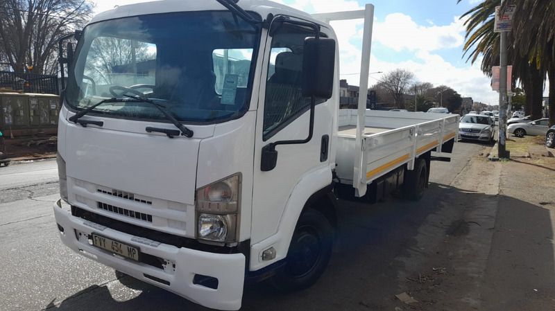 Isuzu frr 500 dropside in a mint condition for sale at an affordable amount