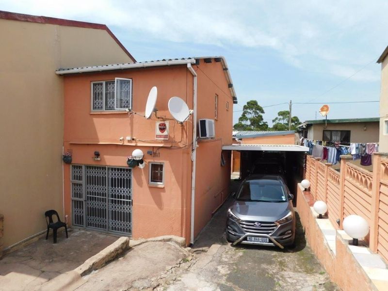 2 BEDROOMS AND 1 BED COTTAGE FO SALE IN WESTCLIFF CHATSWORTH