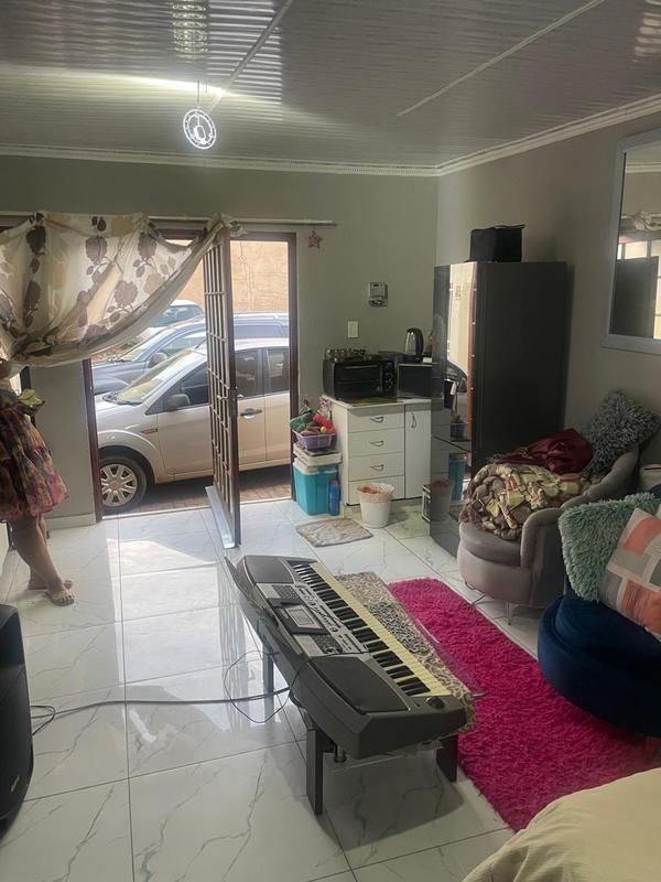 Bachelors Cottage For Rent In Meredale