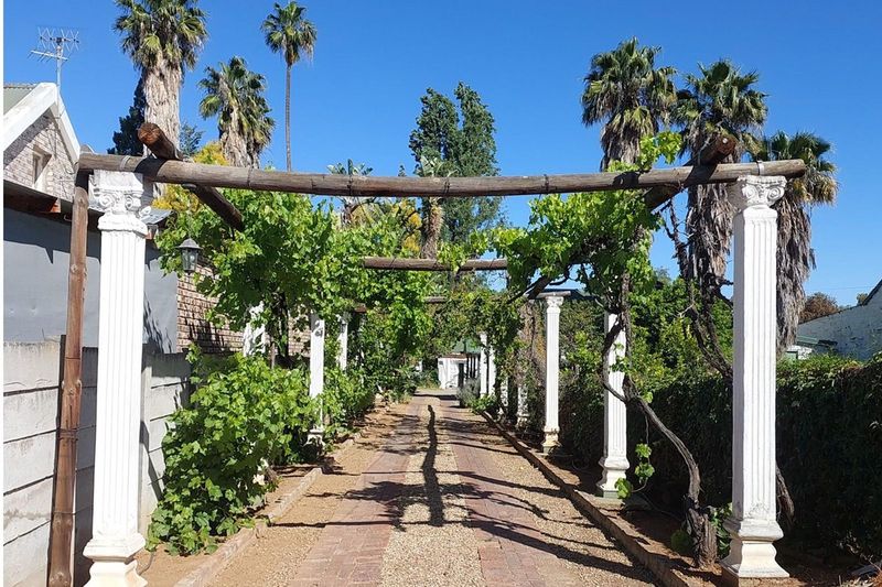 2 x Charming Heritage homes on massive stand in Central Oudtshoorn for development