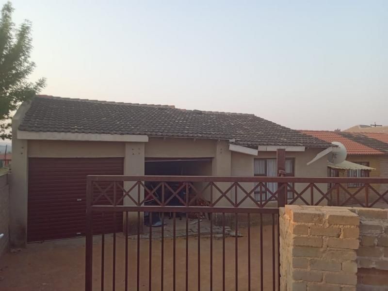 4 bedroom house for sale in muldersdrift krugersdorp , with double garage, 2 bathrooms more space...