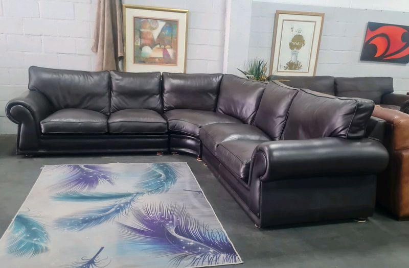LARGE GATES TO AFRICA GENUINE LEATHER CORNER LOUNGE SUITE, AVAILABLE