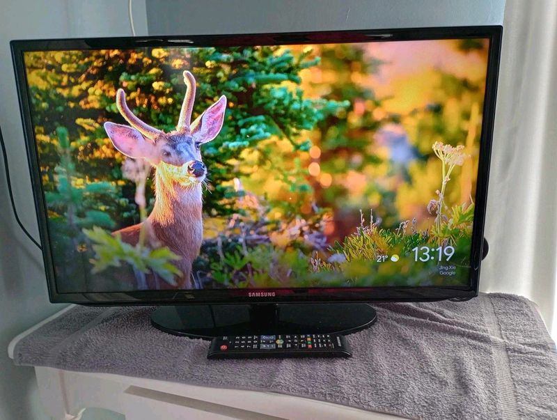 32&#34; Samsung LED Full HD TV with Google Chromecast