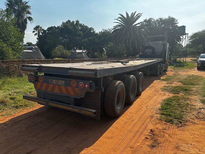 2000 - SA TRUCK BODIES Tri Axle Flat Deck Trailer for sale - R175k cash deal