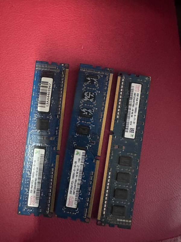 Hynix HMT325U6CFR8C-H9 N0 AA | 2GB PC3-10600U 1333MHz DDR3 Desktop RAM(3 Available)