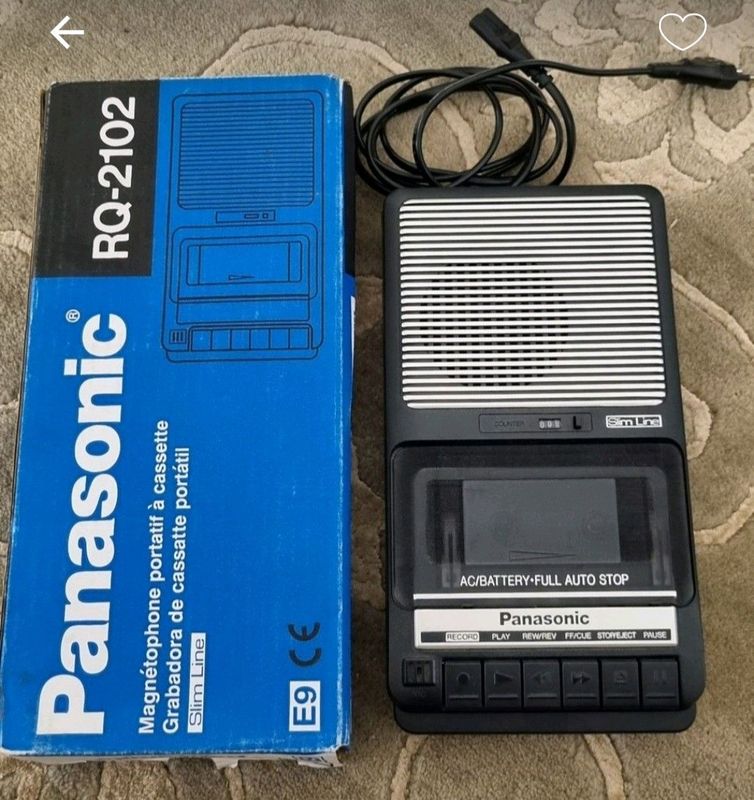 Panasonic RQ2102 slim line portable cassette player