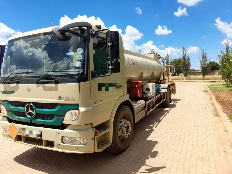 2017 Mercedes 1523 8000L Diesel Tanker truck.135km only.