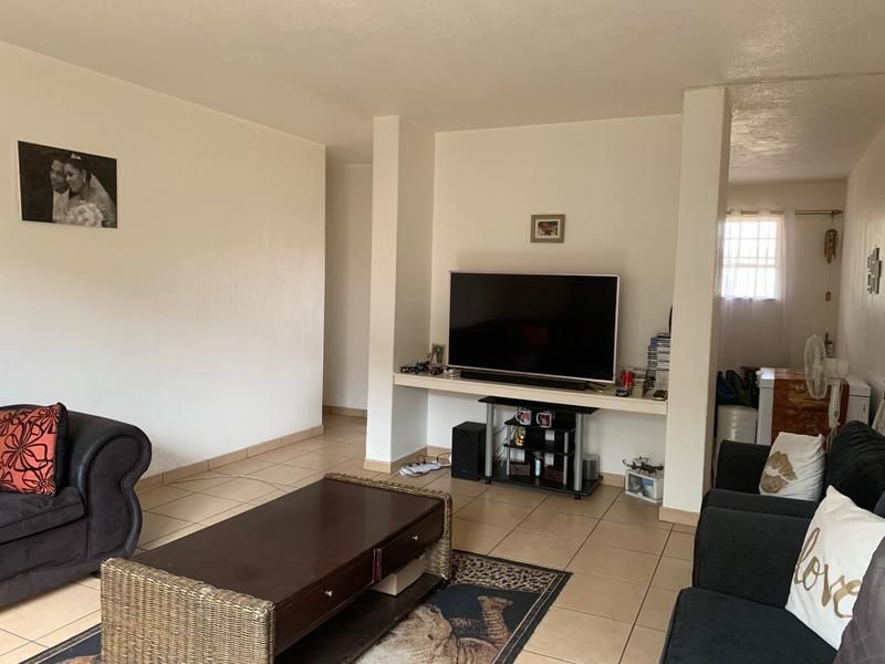 Apartment / Flat for Sale in Fontainebleau, Randburg