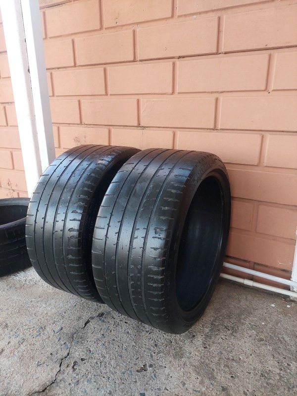 2× 265 35 19 inch michellin pilot sport tyres for sale r1500 both