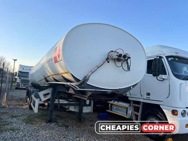 ●● Keep the wheels of your business in motion with This 2016 - GRW 40000 L Fuel/Diesel Tanker ●