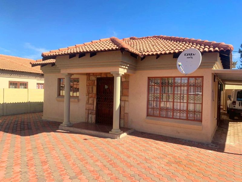 HOUSE TO LET IN MODIMOLLE: