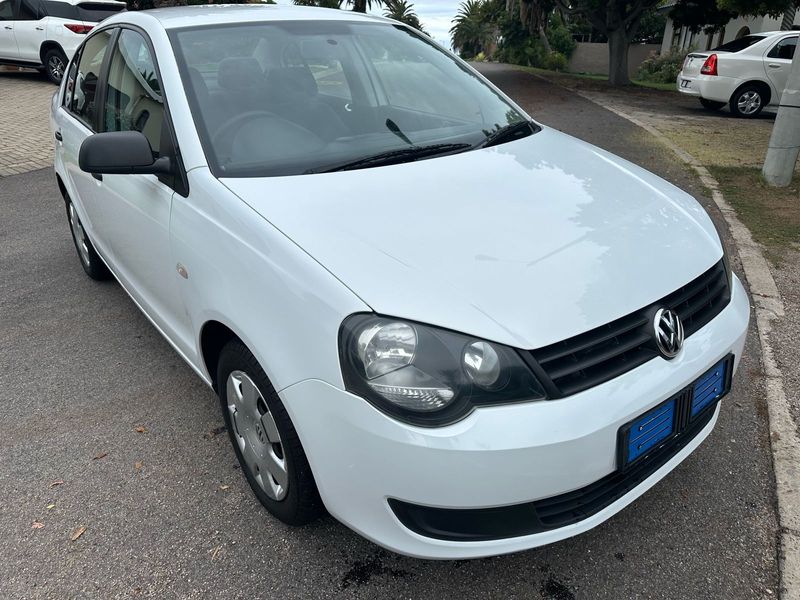 2014 Volkswagen Polo 1.4i Trendline Sedan (104 000km)