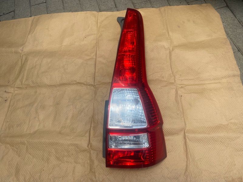 2014 HONDA CR-V TAIL LIGHT RIGHT SIDE FOR SALE. IN PRISTINE CONDITION