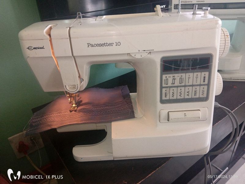 Empisal pacesetter 10 sewing machine for sale r750 in a good condition working perfectly located in