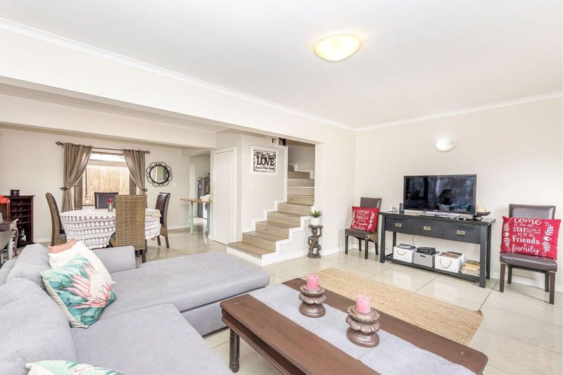 Welcome to your dream residence in the heart of Kenilworth! This exceptional 2-bedroom Townhouse
