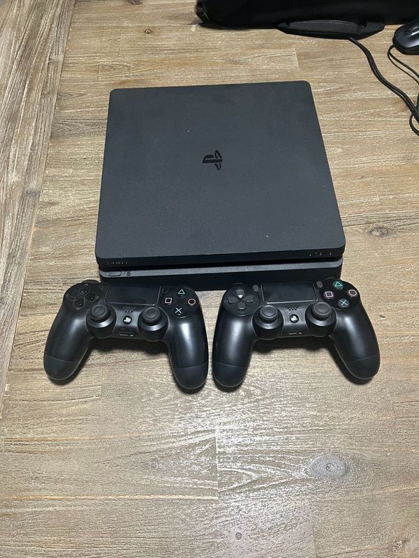 PS4 with 2 controllers