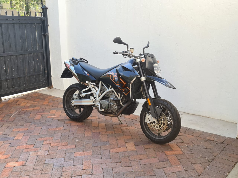 KTM 950 Supermoto ( 2008 )