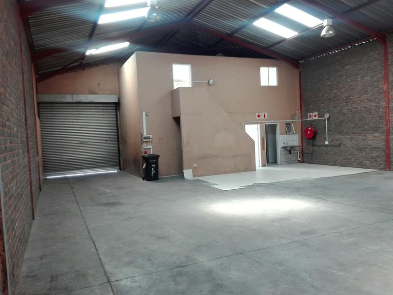 IMMACULATE INDUSTRIAL PREMISES IN A SECURE BUSINESS PARK
