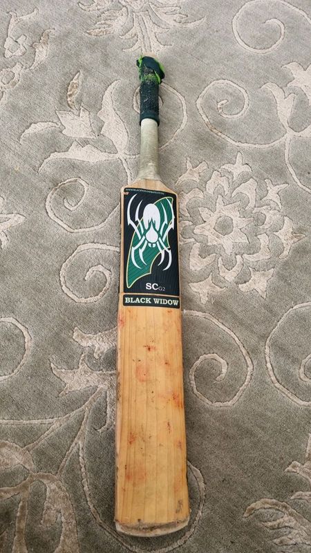 82cm Black Widow SCG2 cricket bat