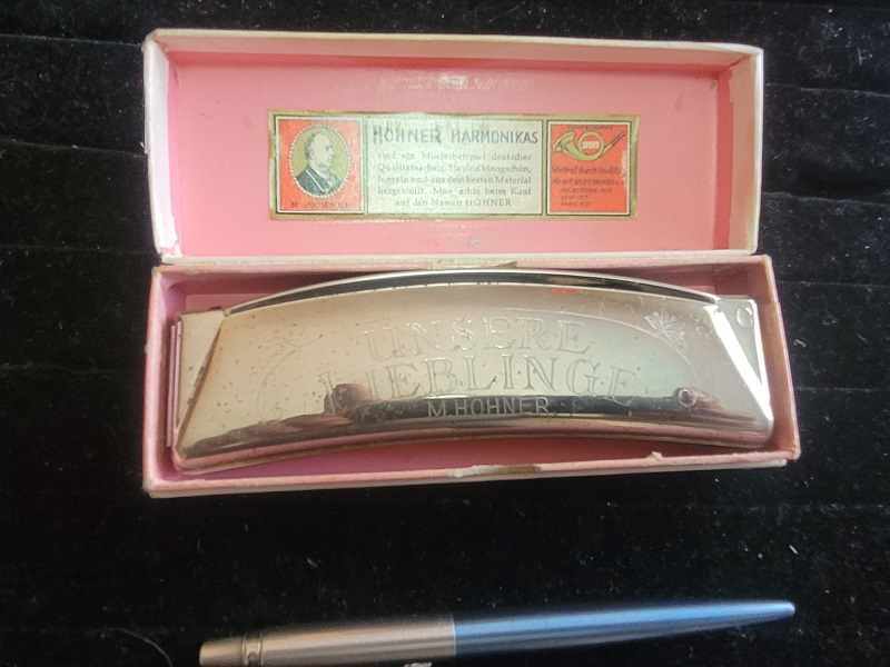 For the Collector ! Vintage Hohner Unsere Lieblinge Harmonica !!
