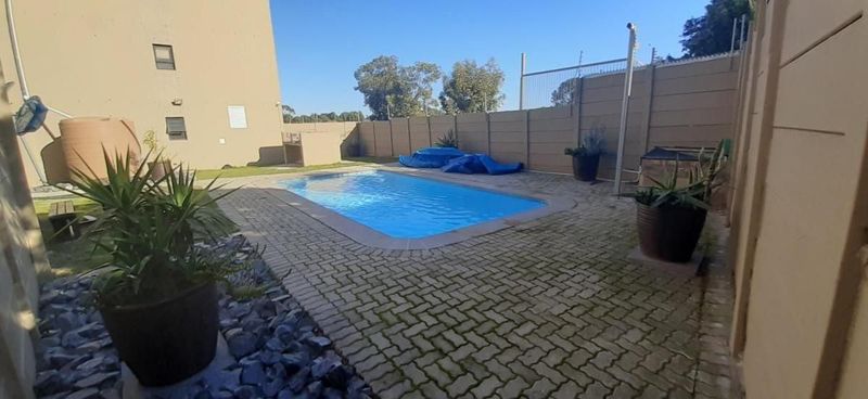 2 Bedroom Apartment in security gated complex - Bellvue Heights