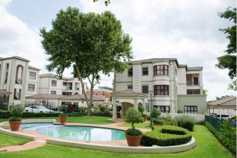 Lovely FURNISHED 2 bed 2 bath top floor apartment at Bantry Square in Bryanston