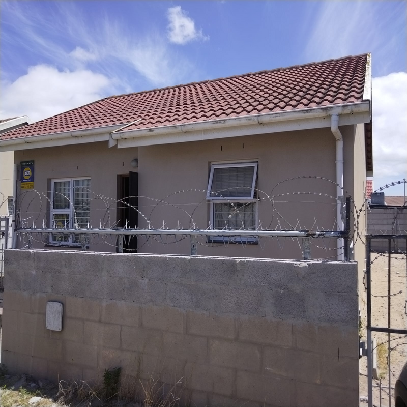 2 bed starter home in Pelican Park for sale.