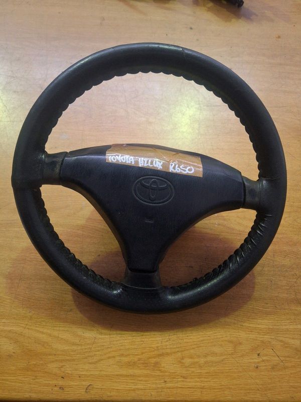 TOYOTA HILUX 1TR 2.0 STEERING WHEEL