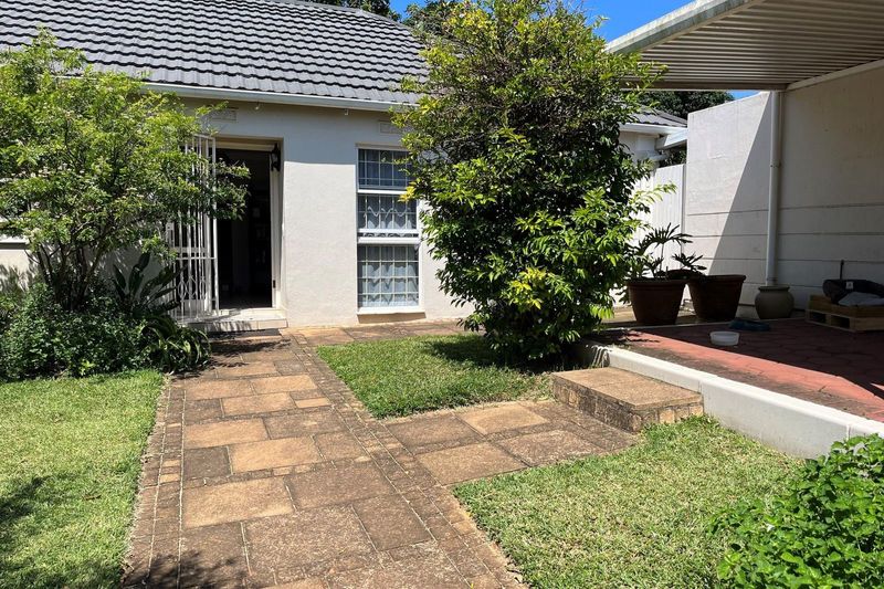A stepless, tiled 2 Bed 2 Bathroom unit in Umhlanga Manors for sale