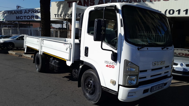 Isuzu npr 400 4ton dropside truck in an immaculate condition for sale at an affordable amount