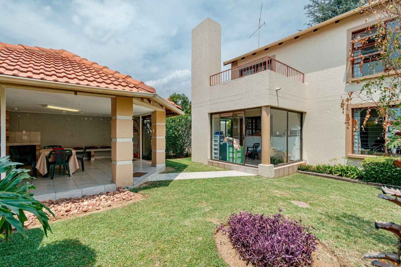 Sophisticated Family Living in Secure Douglasdale Estate