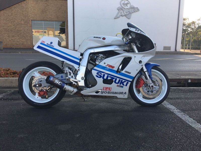 SUZUKI GSXR750