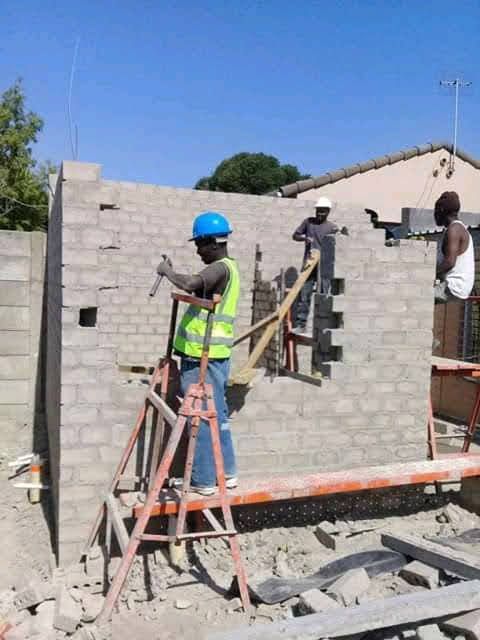 BRICKLAYER, PLASTERER, SKIMMER, TILER, PAINTER LOOKING FOR CONTRACT AND SUB CONTRACT WORK.