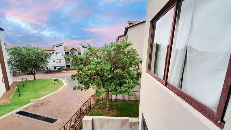 Apartment to rent in Honeydew Grove, Roodepoort