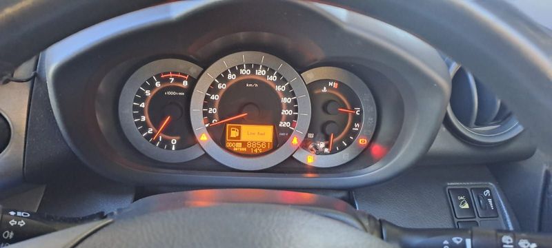 2011 toyota rav4 auto with 88000km on clock