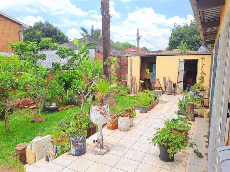 For Sale: Spacious 3 Bedroom House with 2 Flatlet Potential in Boksburg East*